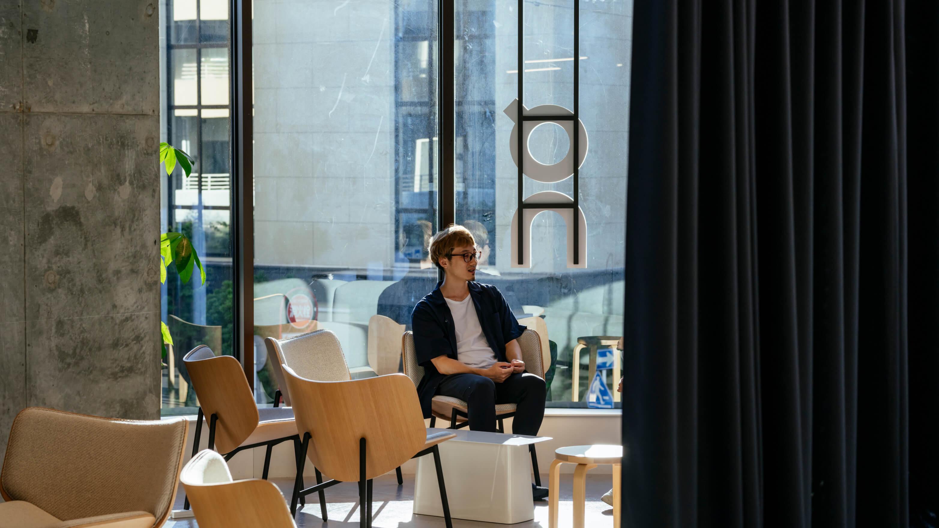 Man sits in the office